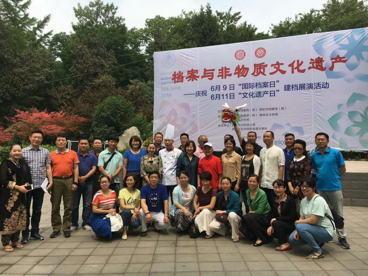 11工作人员合影.jpg